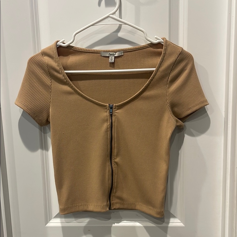 Papaya Tan Buttoned Crop T-Shirt Size S